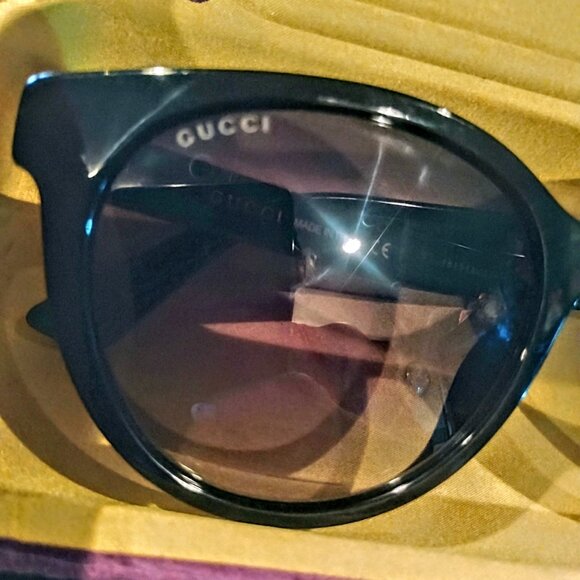 Like New Gucci sunglasses with case - Picture 2 of 10